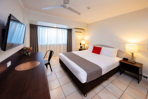 Hides Hotel - Accommodation Coffs Harbour 0
