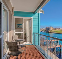 Waters Edge Apartment with Jetty - Accommodation Coffs Harbour