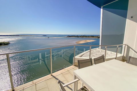 Waves Maroochy River - Accommodation Coffs Harbour 2