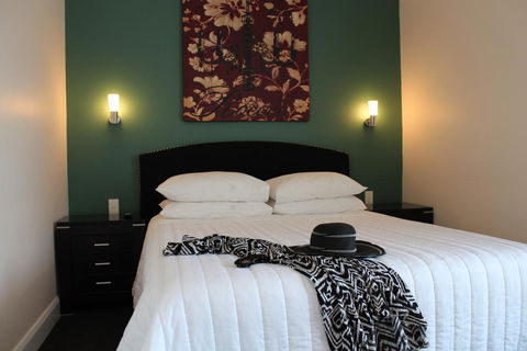 Whale Inn & Restaurant - Accommodation Coffs Harbour 0