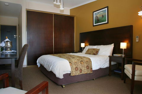 Whale Inn & Restaurant - Accommodation Coffs Harbour 2