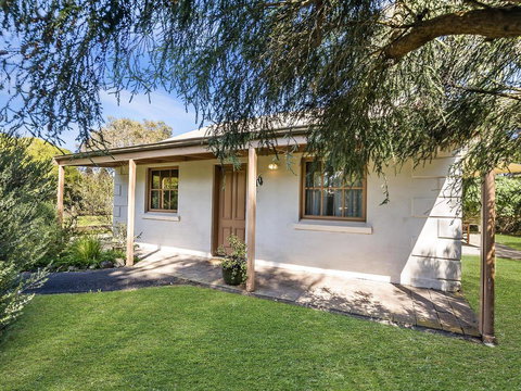 Whalers Cottage - Accommodation Coffs Harbour 0