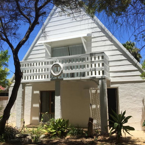 White Cottage - Accommodation Coffs Harbour 3