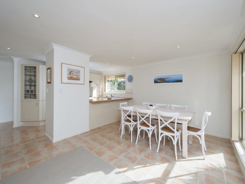 White Horses, 7A Achilles Street - Accommodation Coffs Harbour 2