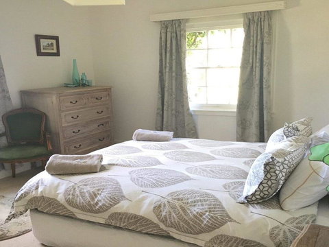 York Cottage - Grand Gate House And Enchanting Gardens - Accommodation Coffs Harbour 1