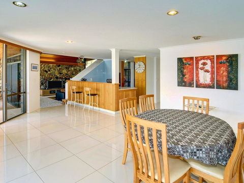 Yulunga 20 - 4 BDRM Canal Home With Pool - Accommodation Coffs Harbour 2