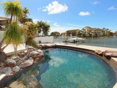 Yulunga 20 - 4 BDRM Canal Home With Pool - Accommodation Coffs Harbour 0