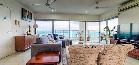 ZEN BY THE WATER - Darwin Premier Retreat - Accommodation Coffs Harbour 3