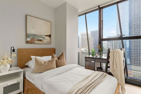 A Chic & Comfy 2BR Apt On Collins With City Views - Accommodation Coffs Harbour 4