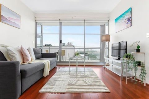 A Comfy & Spacious 2BR Apt Harbour View - Accommodation Coffs Harbour 0