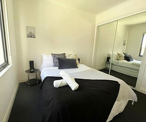 A Cozy 2B2B Apt Next To Carlton Garden W/ Parking - Accommodation Coffs Harbour 2