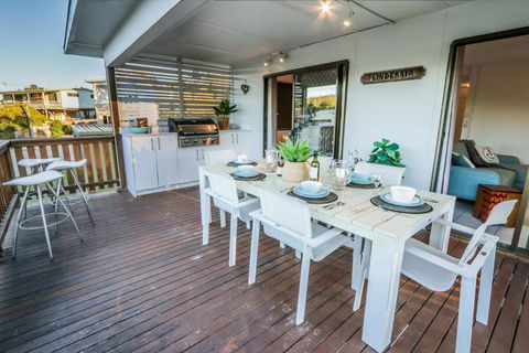 A Lure - A 2-minute Walk To Agnes Main Beach - Accommodation Coffs Harbour 0