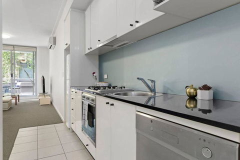 A Modern & Comfy Studio Next To Darling Harbour - Accommodation Coffs Harbour 4