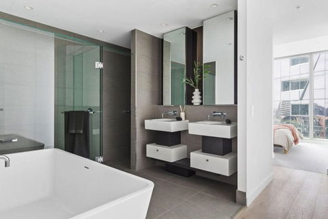 A Stylish 3BR Apt With Harbour Views FREE Parking - Accommodation Coffs Harbour 2
