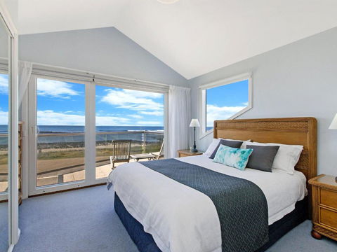 A Top Deck - Accommodation Coffs Harbour 0