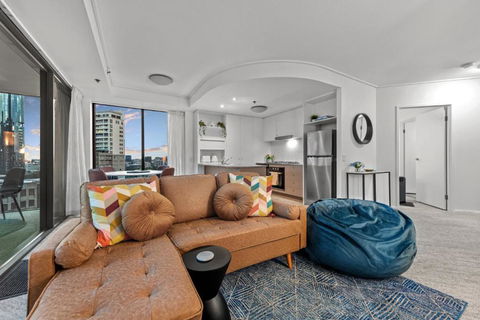 A Touch Of Class - 2Bed-2Bath-1Car-Balcony-Views - CBD - Accommodation Coffs Harbour 2