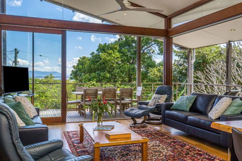 Above The Pass - Accommodation Coffs Harbour 2