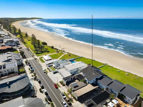 Absolute Beachfront Apartment 11B - Accommodation Coffs Harbour 1