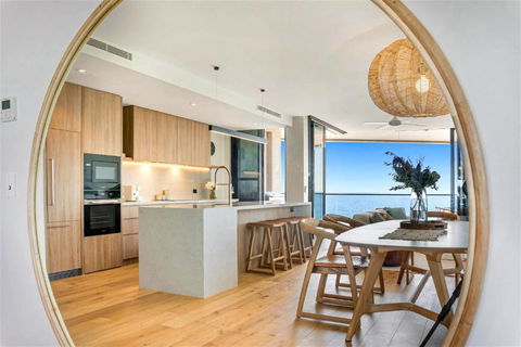 Absolute Beachfront Luxury Apartment - Accommodation Coffs Harbour 3