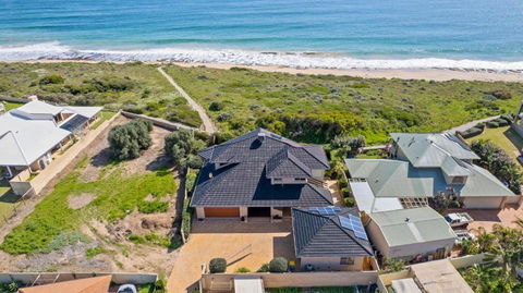 Absolute Oceanfront - Sunsets - Accommodation Coffs Harbour 0