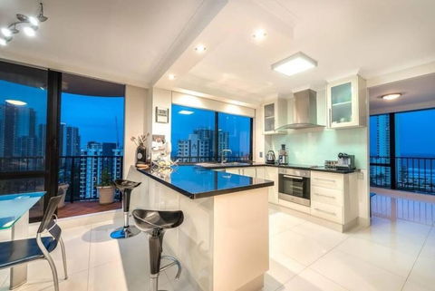 ABSOLUTE Riverfront 2br Apt, Views From Every Room - Accommodation Coffs Harbour 3