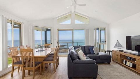 Absolute Waterfront Anna Bay - Accommodation Coffs Harbour 0