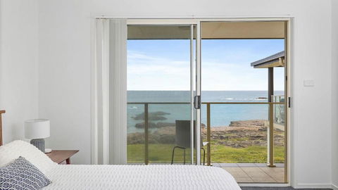 Absolute Waterfront Anna Bay - Accommodation Coffs Harbour 2