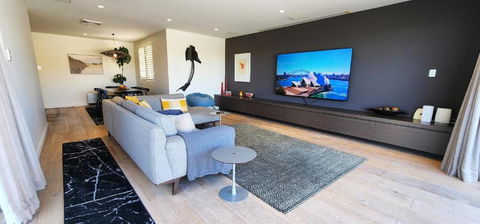 Absolute Waterfront With Oversized Private Terrace - Accommodation Coffs Harbour 3
