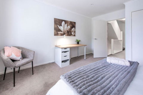 Ace Your Stay - Pool, Gym & Tennis In One Place! - Accommodation Coffs Harbour 3