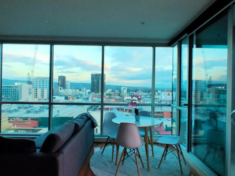 Adelaide Central Skyline Panoramic Suite - Accommodation Coffs Harbour 4