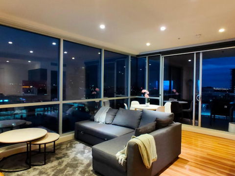 Adelaide Central Skyline Panoramic Suite - Accommodation Coffs Harbour 1