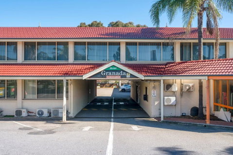 Adelaide Granada Motor Inn - Accommodation Coffs Harbour 1