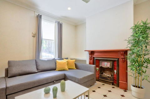 Affordable 3 Bedroom House Darlinghurst With 2 E-Bikes Included - Accommodation Coffs Harbour 1