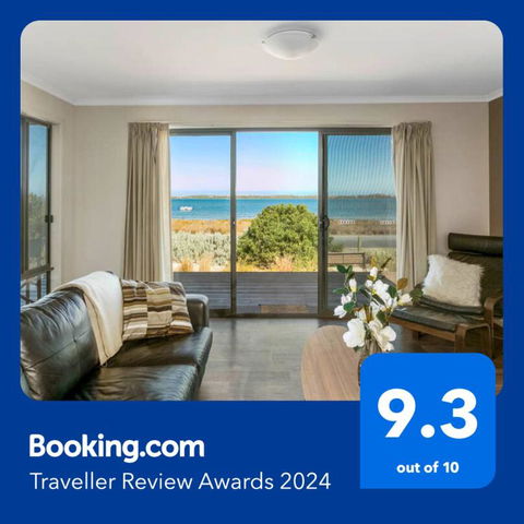 Absolute Waterfront Views And Kayaks - Accommodation Coffs Harbour 1