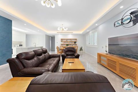 Aircabin - Fairfield - Modern - 6 Bedrooms House - Accommodation Coffs Harbour 0