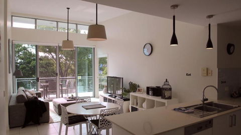 Aircon, Nespresso, Wine - Accommodation Coffs Harbour 1