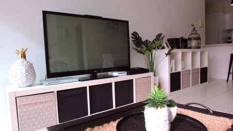 Aircon, Nespresso, Wine - Accommodation Coffs Harbour 4