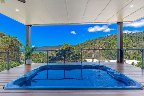 Airlie Nights - Accommodation Coffs Harbour 4