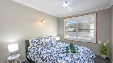 Akuli By The Sea - Unit 1 - FNHolidays - Accommodation Coffs Harbour 4
