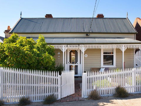 Albert Cottage - Accommodation Coffs Harbour 0