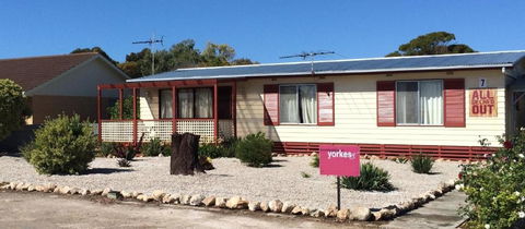 All Decked Out In Edithburgh - Accommodation Coffs Harbour 0