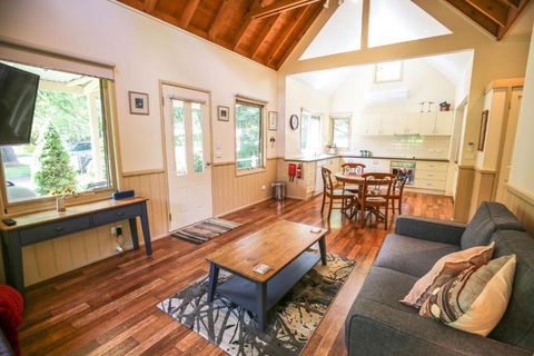 Alpine Arnica Cottage 1 - Accommodation Coffs Harbour 0