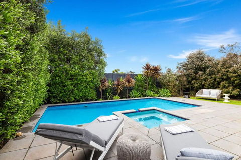 Amalfi Dream - Pool, Spa, Walk To Beach And Shops - Accommodation Coffs Harbour 1
