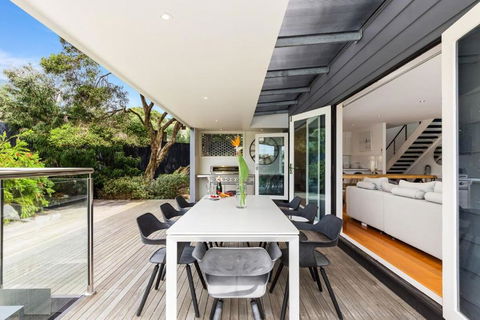 Amalfi Dream - Pool, Spa, Walk To Beach And Shops - Accommodation Coffs Harbour 3