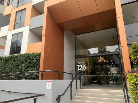 Amazing 1 Bedroom Apt With Large Living & Extra Sleeping Space -up To 5 Ppl Plus Gym Jacuzzi Spa Pool Sauna And Garden With BBQ - Accommodation Coffs Harbour 3