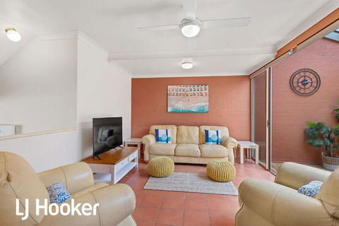 Amazing Waterfront Location - Accommodation Coffs Harbour 4