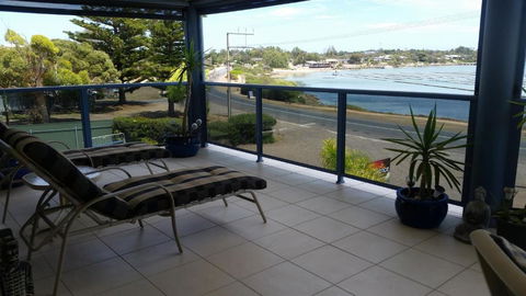 Ambience Apartments Penthouse - Accommodation Coffs Harbour 3