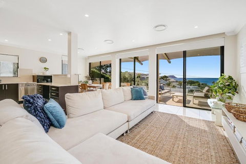Amelie - Luxury Beach View Condo Minutes To Beach - Accommodation Coffs Harbour 0