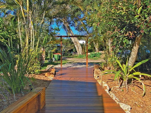 AMITY POINT WATERFRONT CABINS- TAMDHU - Accommodation Coffs Harbour 1