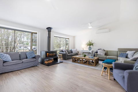 Anglesey - Pet Friendly With Pool & Tennis Court - 4 Mins Walk To Beach - Accommodation Coffs Harbour 2